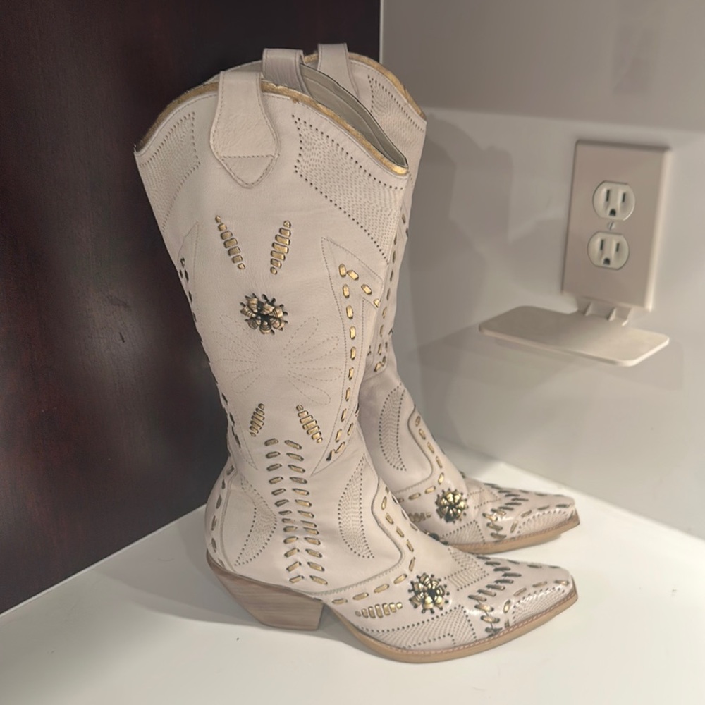 BCBgirls cowboy boots women’s size 5